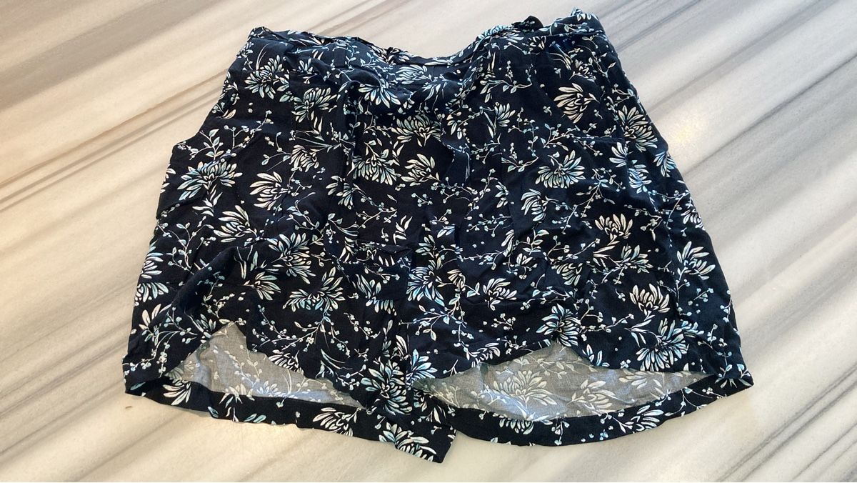 Pantaloni: Kurze Hose mit Blumenprint, Gr.M – Usato da Morschach venduto da leonie87