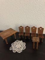 Puppenstubenmöbel, Holztisch mit Stühlen