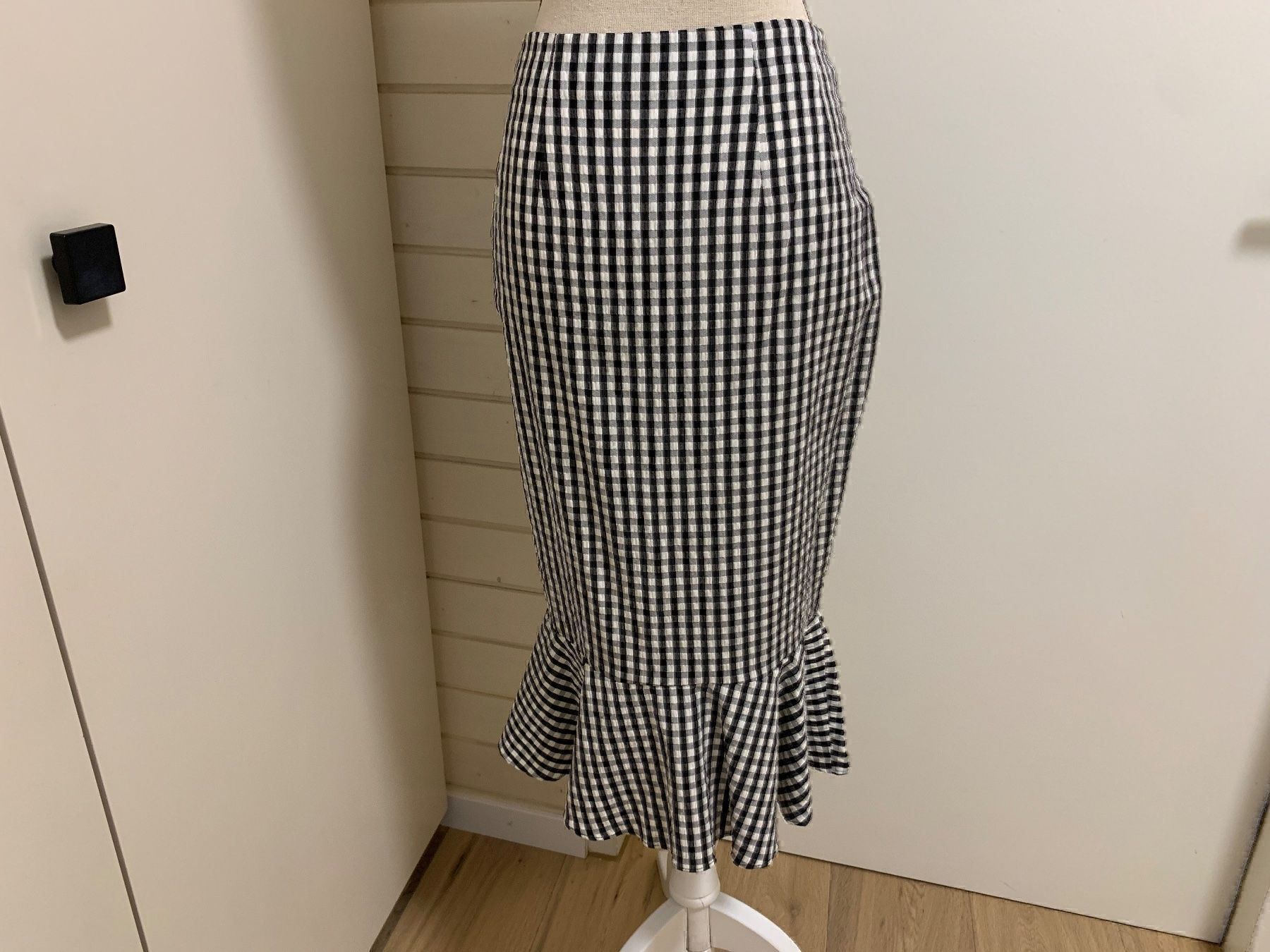 Gonne: Marks & Spencer Jupe weiss/schwarz Gr.36 – Usato da Aarau venduto da Obdulia 1