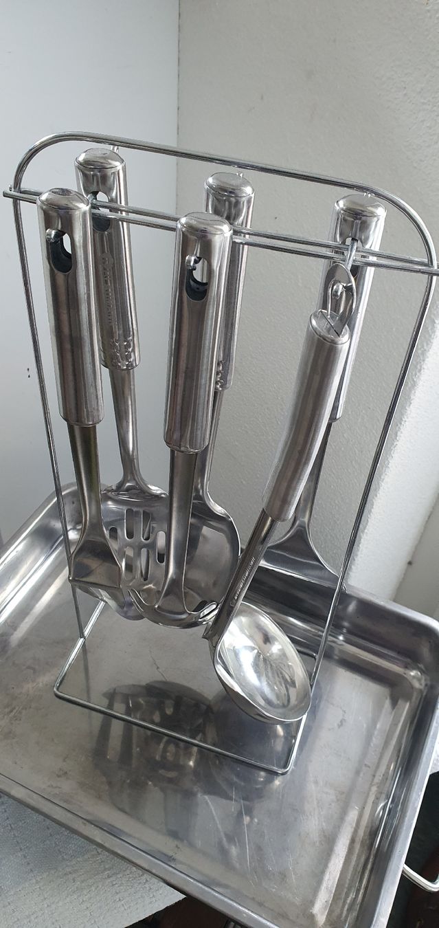 Set di posate: Edles Kochutensilien Set, 6-teilig, – Usato da Muri AG venduto da Jeromia 1