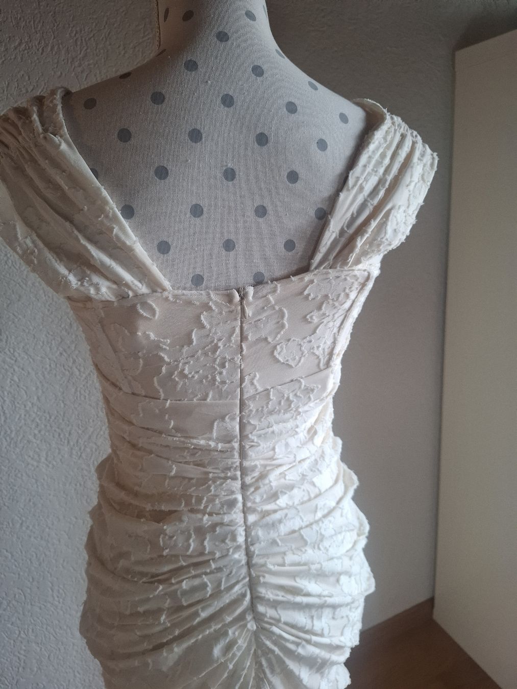 Vestiti: Abendkleid cremefarben mit Struktur Grösse M  – Usato da Urtenen-Schönbühl venduto da wirbelwind010 2