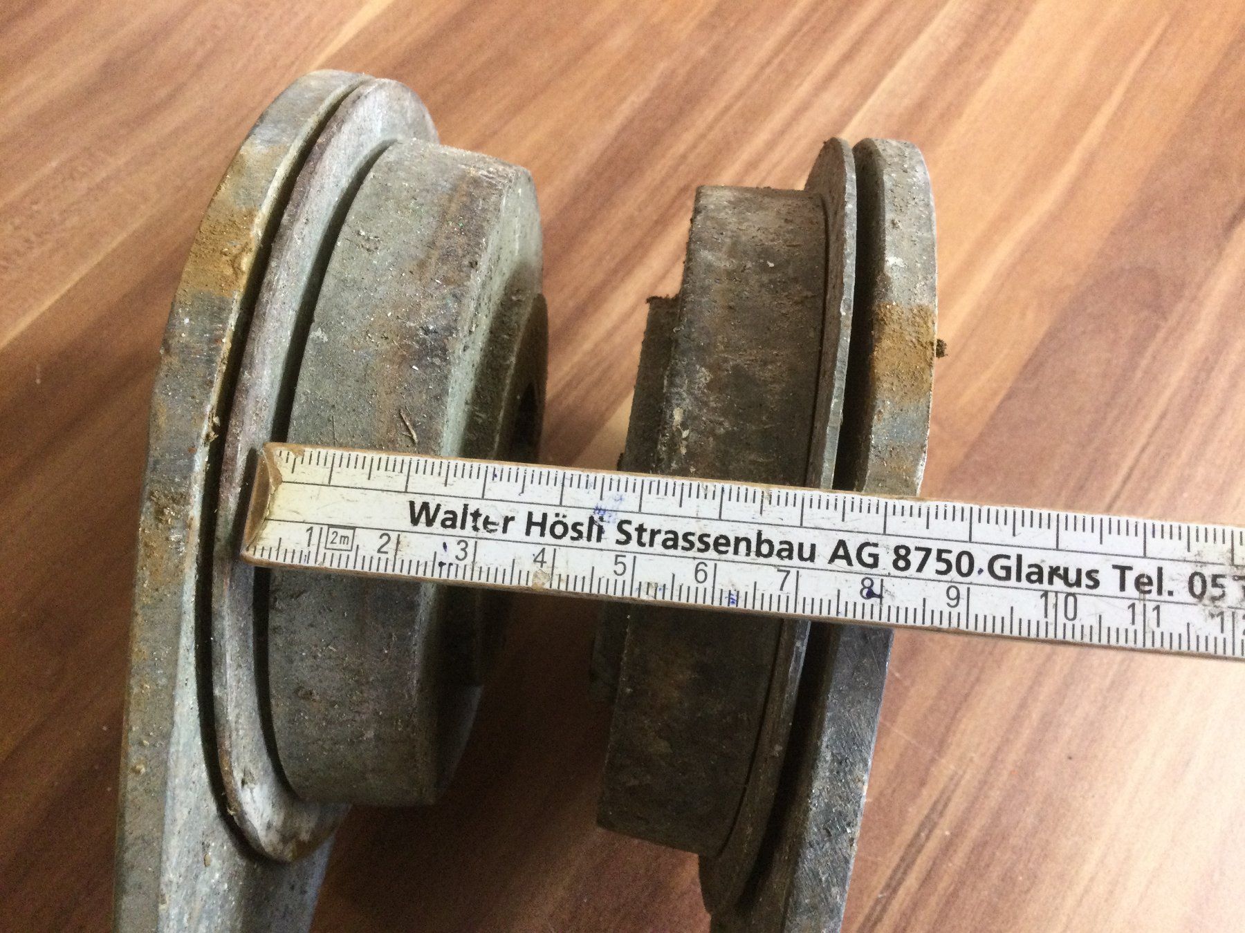 Trattori: Gebrauchte Laufrolle mit Hacken für Eisenbalken – Usato da Wangen SZ venduto da kuriosum12 3