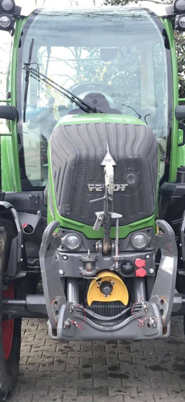 Fendt Trattori: Fendt 313 Scheinwerfer Abdeckung – Usato da Sumiswald venduto da ForstCounty 1