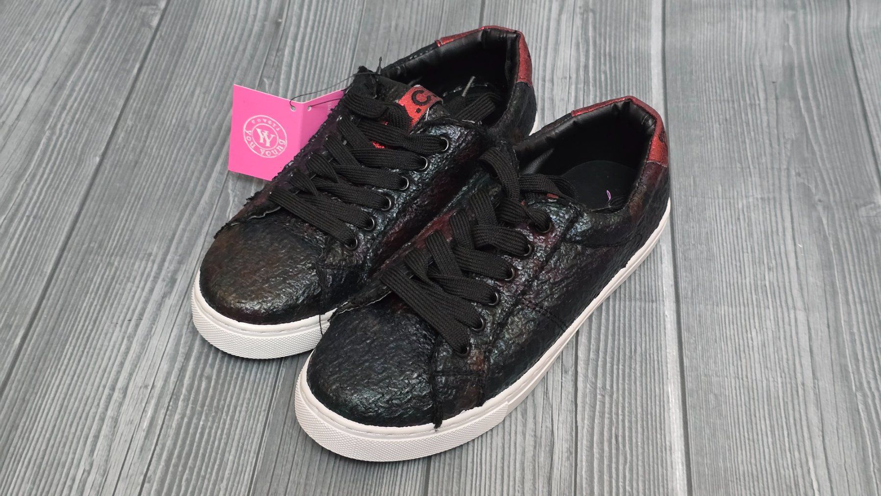 Scarpe da donna: You Young Coveri Sneaker - 36 - Black / Red Metallic – Nuovo (secondo la descrizione) da Thalwil venduto da VitaMini 1