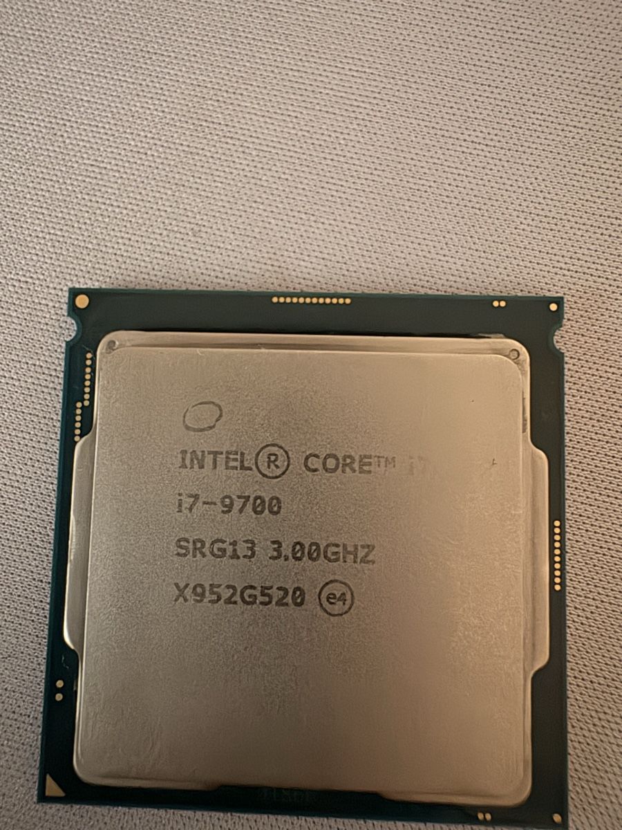 Intel Componenti elettronici: i7 9700 – Usato da Dompierre FR venduto da PRiT_Madara