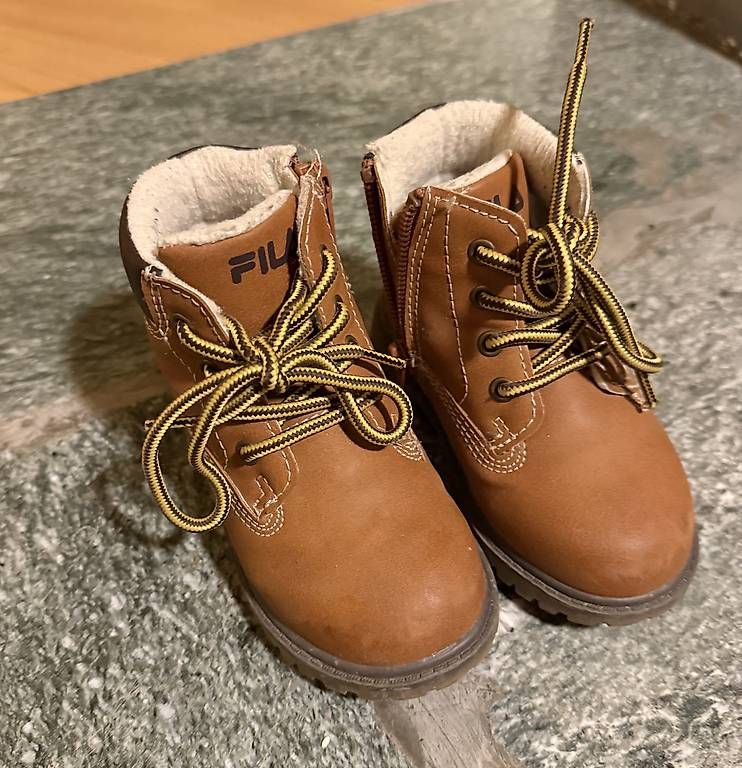 Schuhe für Jungen: Winterschuhe Boots Fila – Gebraucht aus Zignau von Murli_24