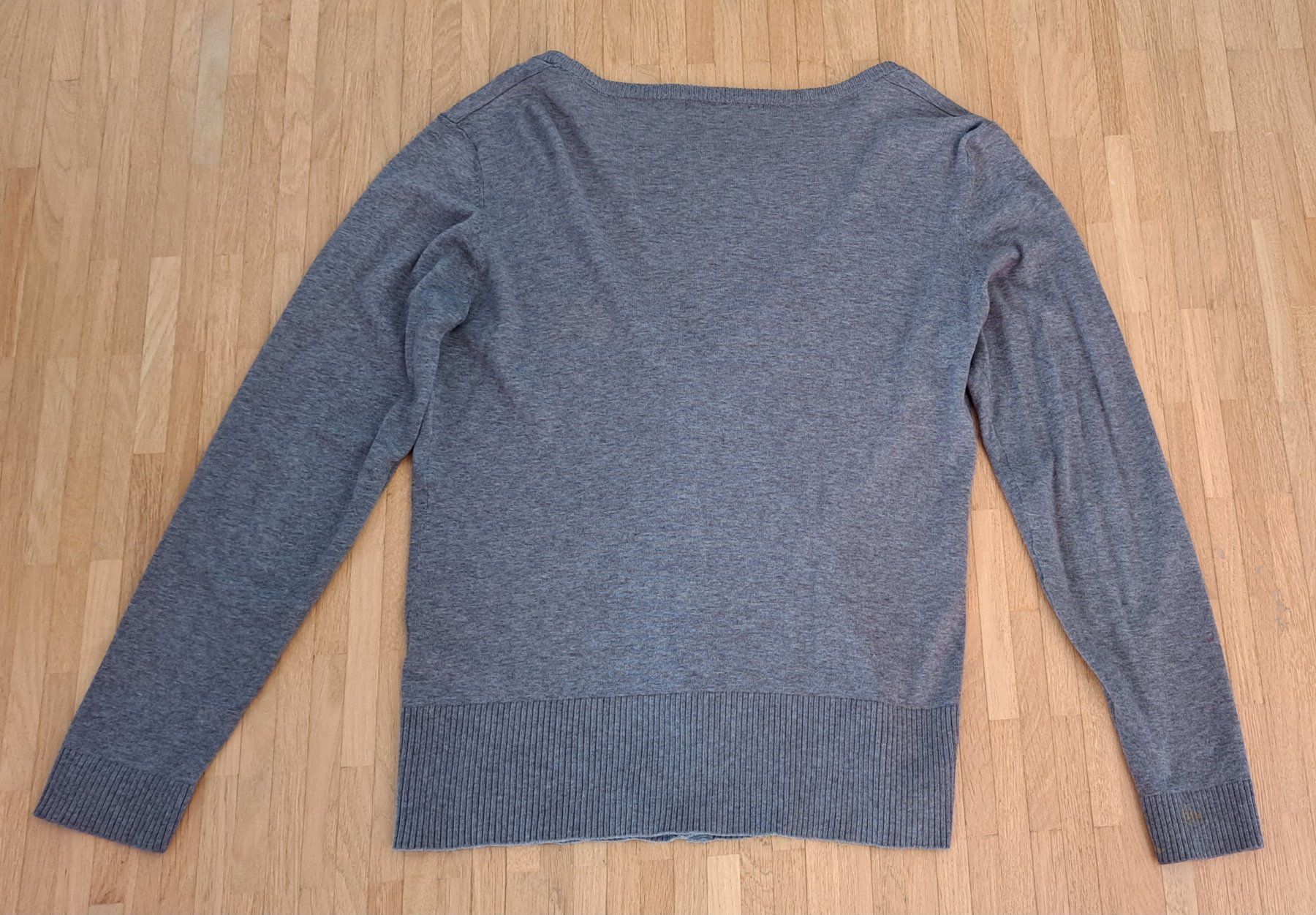 Gilet & Giacche senza maniche: Cardigan gris – Usato da Le Mont-sur-Lausanne venduto da olatiu 2