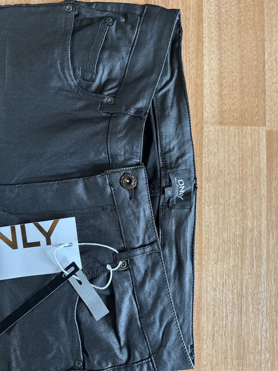Only Pantaloni: ONLY Hose Gr. 40 Schwarz NEU – Nuovo e nell'imballaggio originale da St. Gallen venduto da mai_gd7k 1
