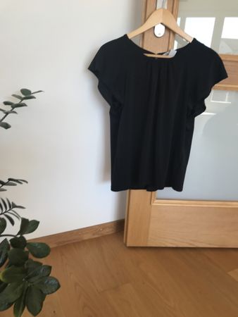 Elegante schwarze Bluse mit kurzen Ärmeln S/M