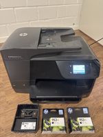 HP Officejet Pro 8710 Drucker mit Tintenpatronen.