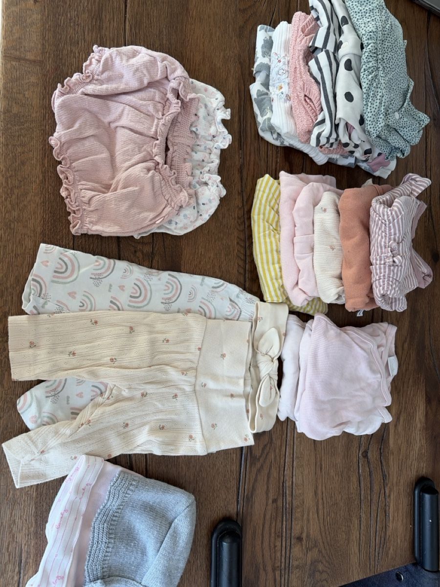 Kleiderpakete & -sets: 23teiliges Mädchenpaket Gr 50/56 – Gebraucht aus Luzern von jen_z22