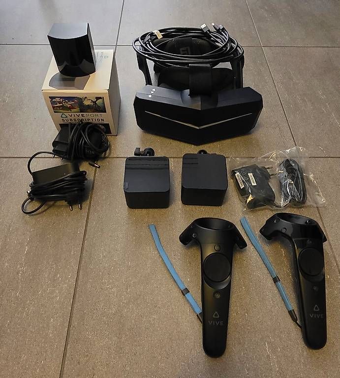 Pimax Casco VR: VR Komplettset Pimax 8KX mit Tracker und Controller – Usato da Pfungen venduto da Motocycle04 1