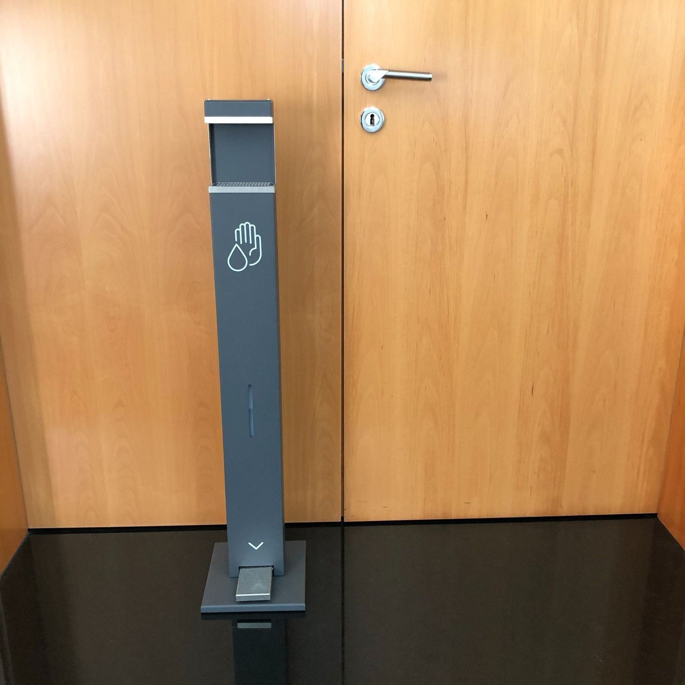 Reinigung & Hygiene: Mobile Desinfektionssäule mit Fusspedal – Neu und originalverpackt aus Muttenz von mlegge66 9