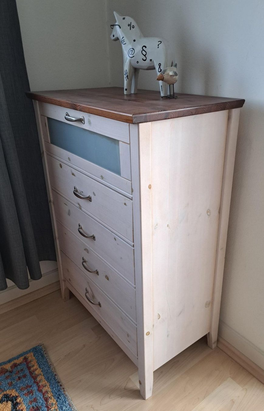 Commodes: Kommode aus Holz mit 5 Schubladen – D'occasion à Basel par Patiscat 1