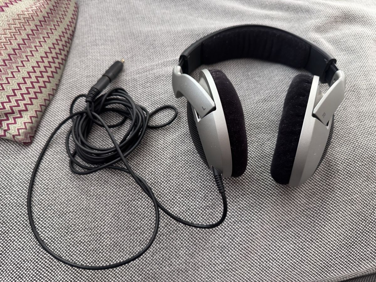 Sennheiser Casques audio: Kopfhörer Sennheiser HD 555 gebraucht mit Kabel – D'occasion à Horw par miminelly