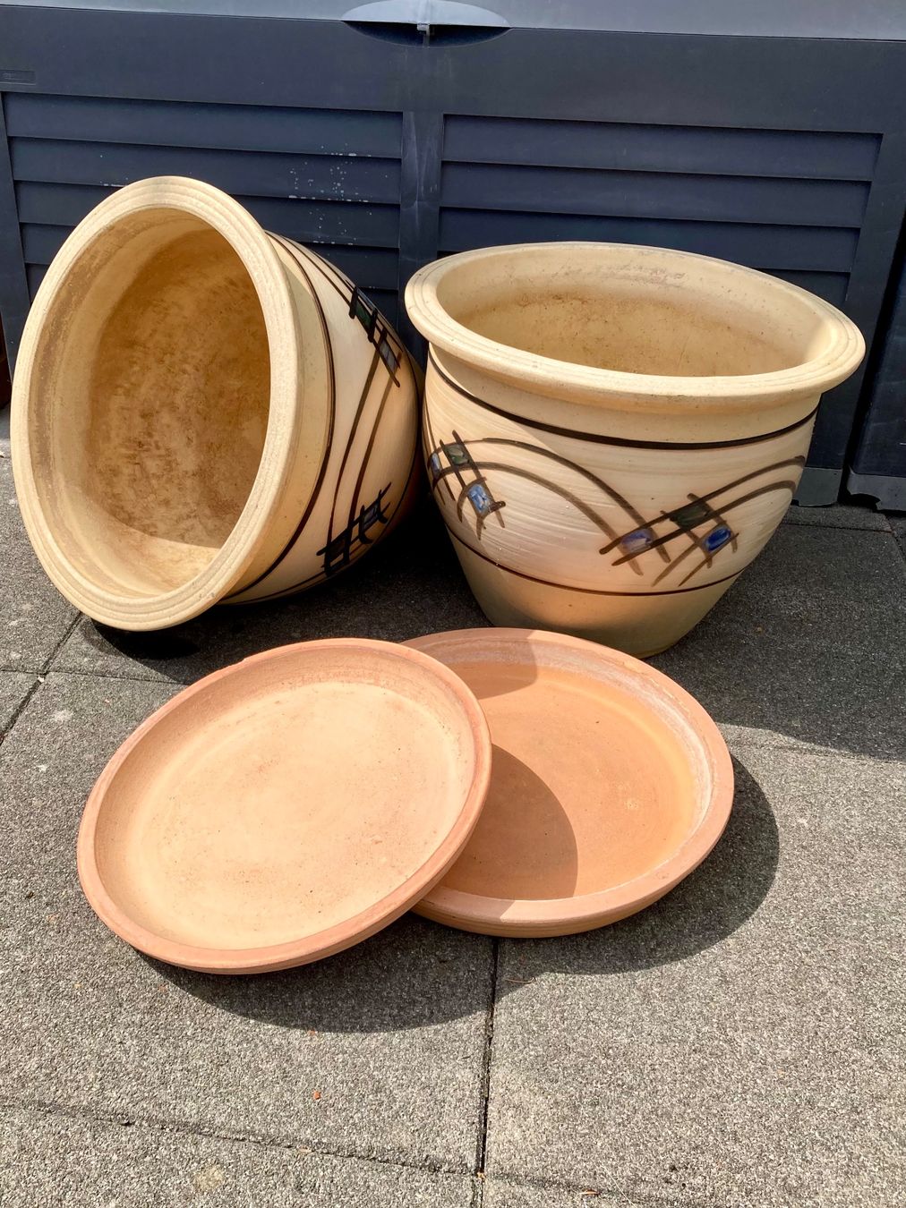 Pots de fleurs: 2 grands pots de fleurs – D'occasion à Montézillon par binbin06