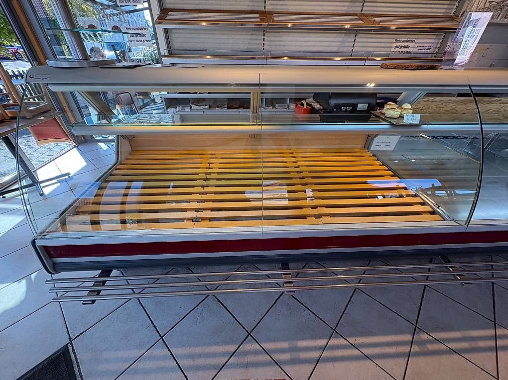 Ladenausstattungen & Messebau: Warenpräsentation Vitrine / Theke – Gebraucht aus Bätterkinden von Gugel1 2