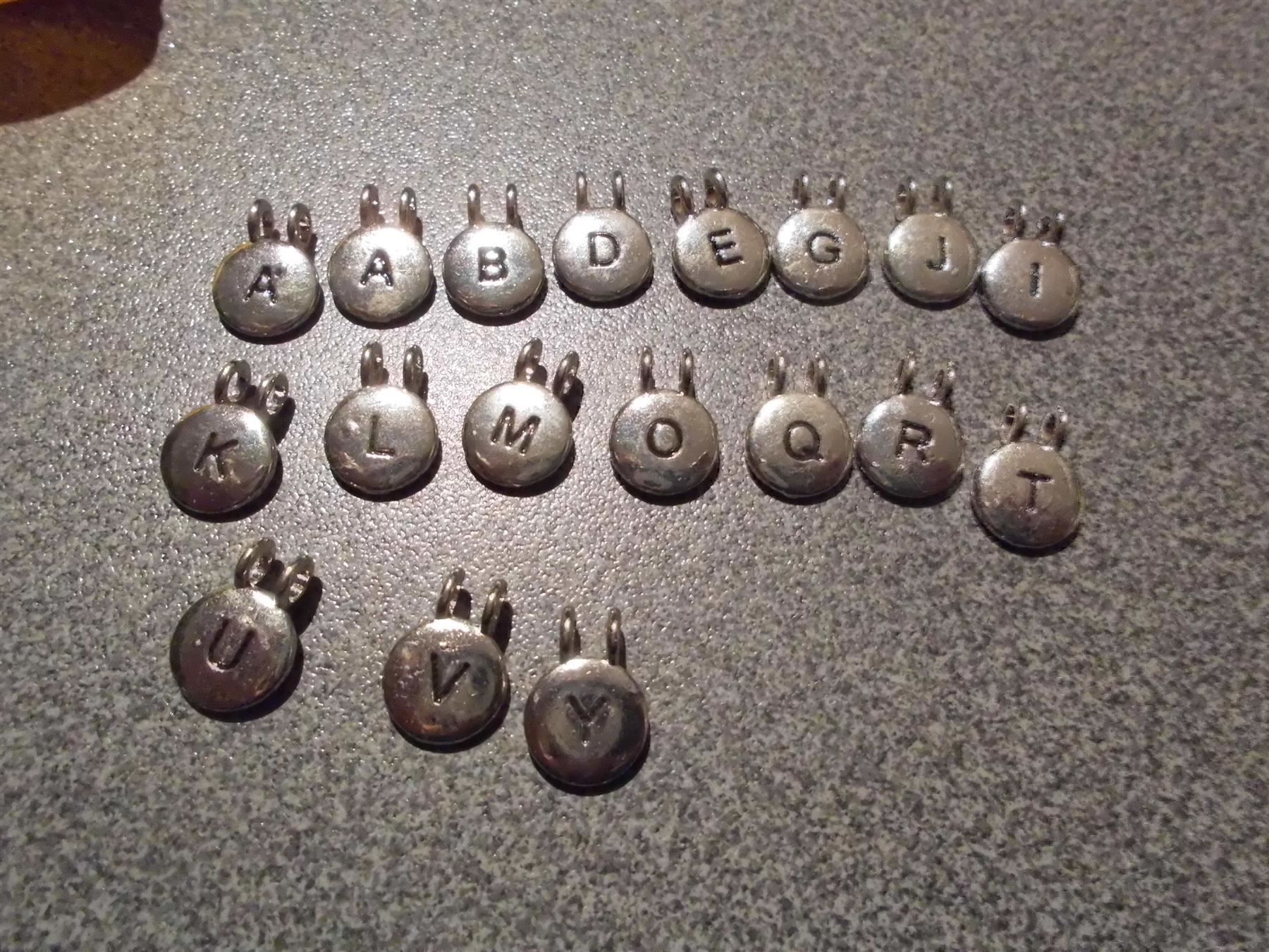Kit bricolage: Perlen / Buchstaben Anhänger – Usato da Zürich venduto da Motzkuh