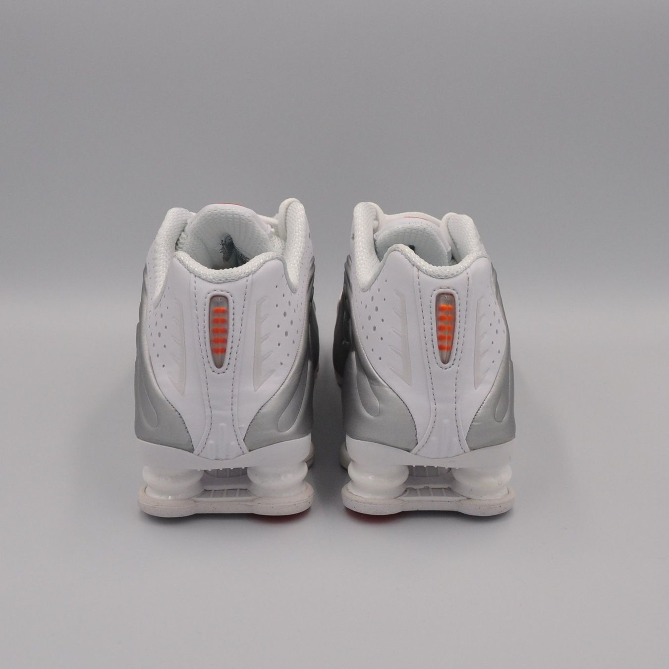 Nike Scarpe da uomo: Nike Shox R4 White 42 – Nuovo e nell'imballaggio originale da Bern venduto da SneakerheavenLT 5