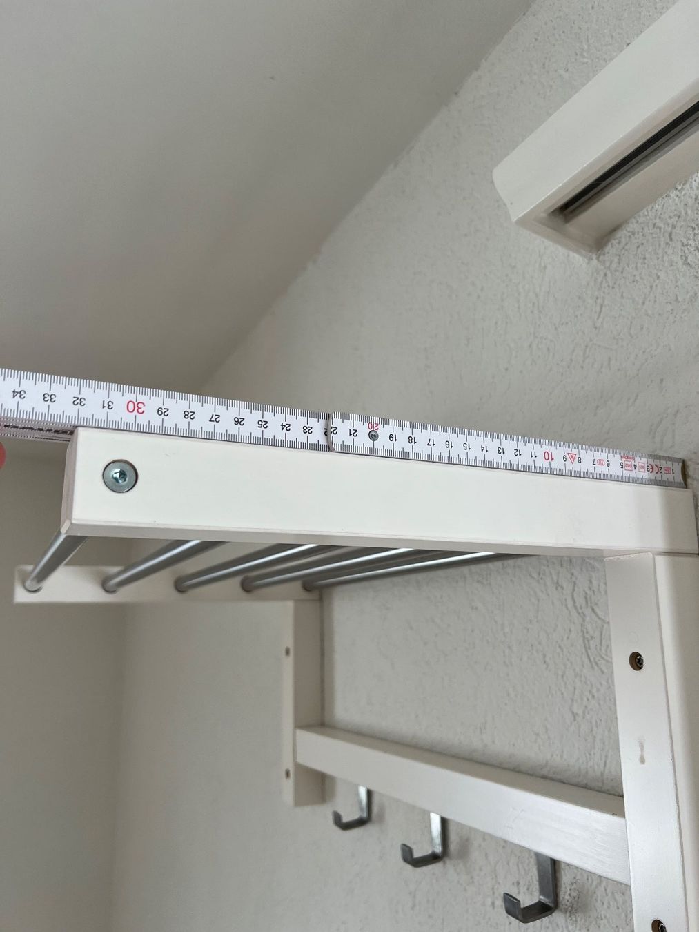 Garderobe: Kompakte Wandgarderobe / Hängegarderobe – Gebraucht aus Schlieren von Sneakerdino 2