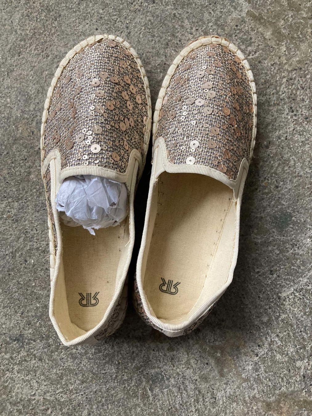 Damenschuhe: Neue Hausschuhe mit Pailetten – Neu (gemäss Beschreibung) aus Grüningen von olivia1283 1