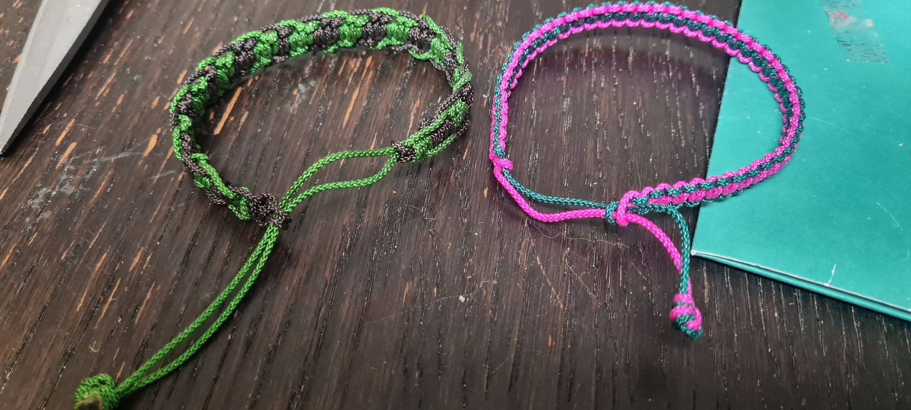 Bracciali & Braccialetti: 2 Stk. Armbänder Makramè 17 bis 20 cm. – Nuovo (secondo la descrizione) da Zürich venduto da dav_n8m7 1