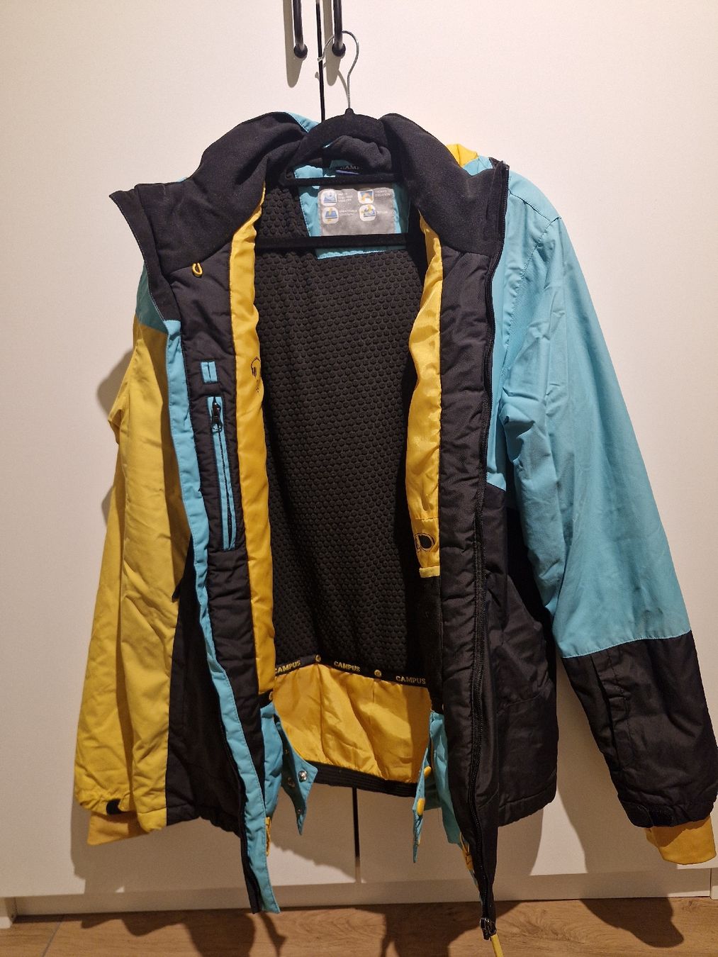 Giacche: Winterjacke – Usato da Muotathal venduto da Sereina-muheim 1