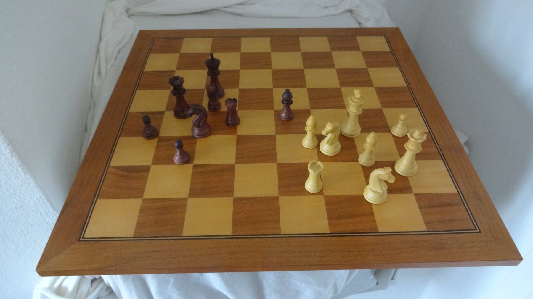 Spiele: Schönes Schachbrett mit Figuren – Gebraucht aus Fisibach von goldfasan52