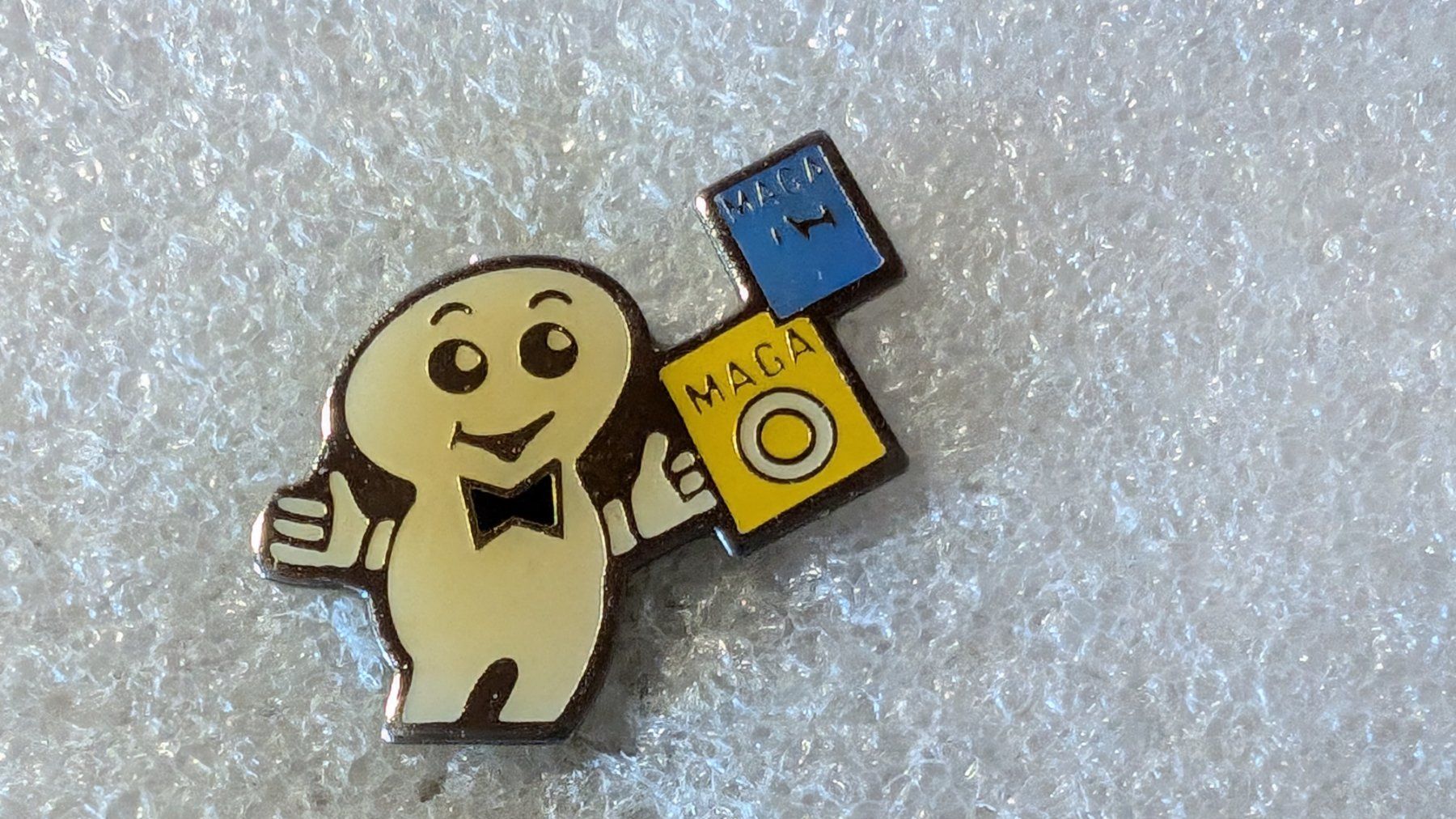 Placchette & Badge: Ansteckpin 228: Maga Bio – Usato da Oppligen venduto da Pin-Fall-Shop