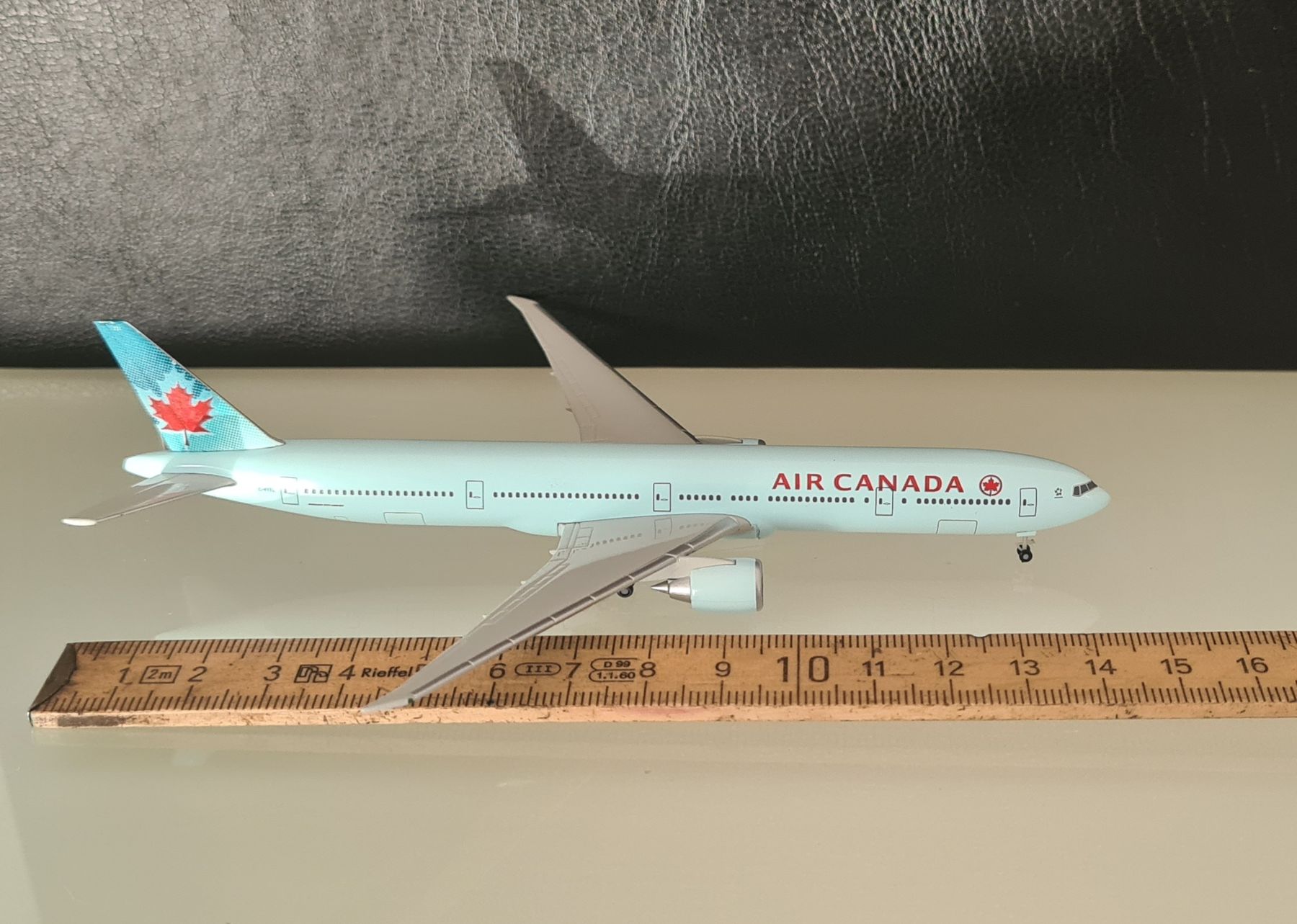 Herpa Modellbausätze & Standmodelle: Herpa Air Canada 1:500 – Gebraucht aus Uetendorf von  2