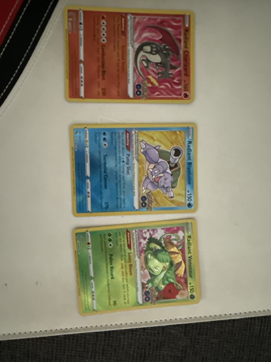 Pokémon Cartes à collectionner: Pokémon Sammelkarten Radiant Charizard Blastoise Venusaur – Neuf (Voir description) à St. Margrethen SG par meg_6b9w