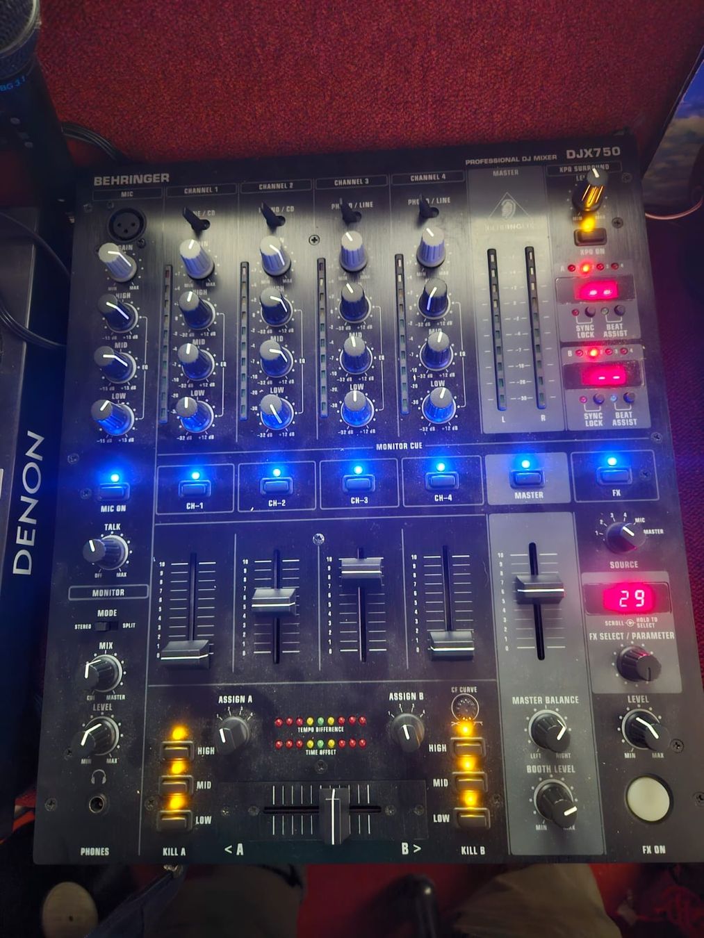 Behringer Console di mixaggio: Divers illuminations et matériels – Usato da Givisiez venduto da luky1409 2