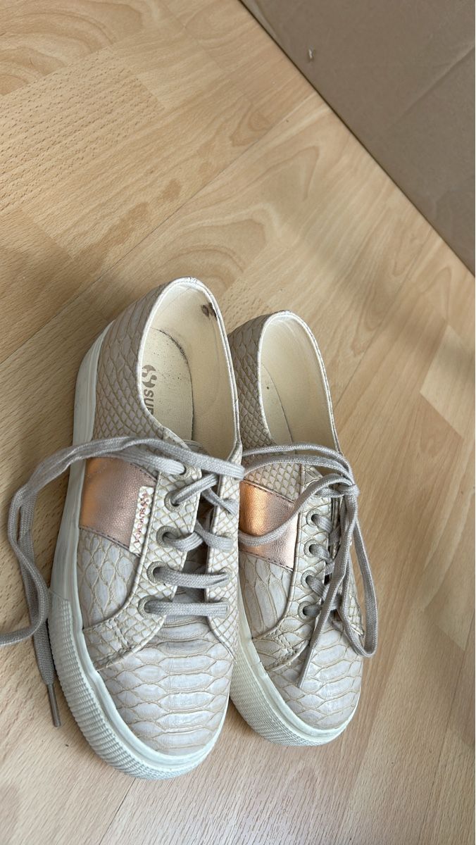 Superga Damenschuhe: Superga Damen Sneakers  in Grösse  36 – Gebraucht aus Vaduz von Snooki6