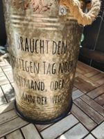 Dekorative Vintage-Tonne mit Holzdeckel & Seilgriffen!