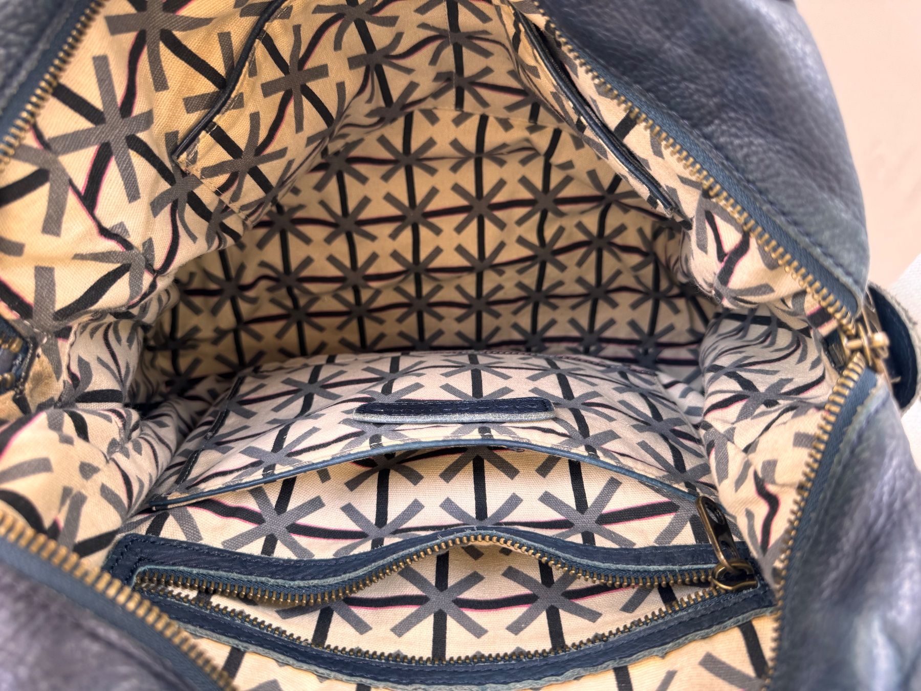 Liebeskind Borse da donna: Wunderschöne Liebeskind Berlin Handtasche Dunkelblau – Usato da Rothrist venduto da Fondgruebe 8