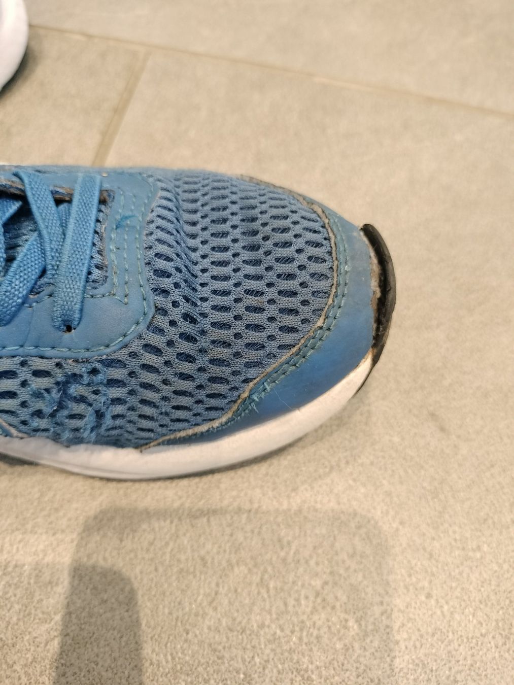 Asics Scarpe per ragazzi: Asics Kinder-Laufschuh Grösse EU 33 – Usato da Neftenbach venduto da TheKringel 4