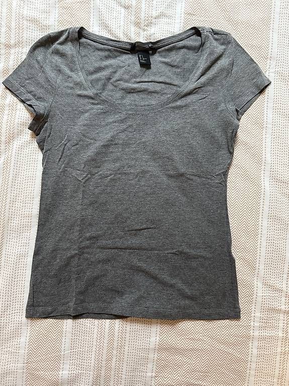 T-shirts: Basic Shirt Grösse S – D'occasion à Zürich par joe_9lm9