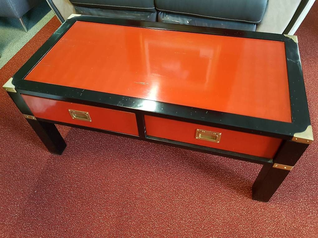 Tavoli: Table basse en bois massif. Deux tiroirs – Nuovo e nell'imballaggio originale da Lausanne venduto da casa56 1