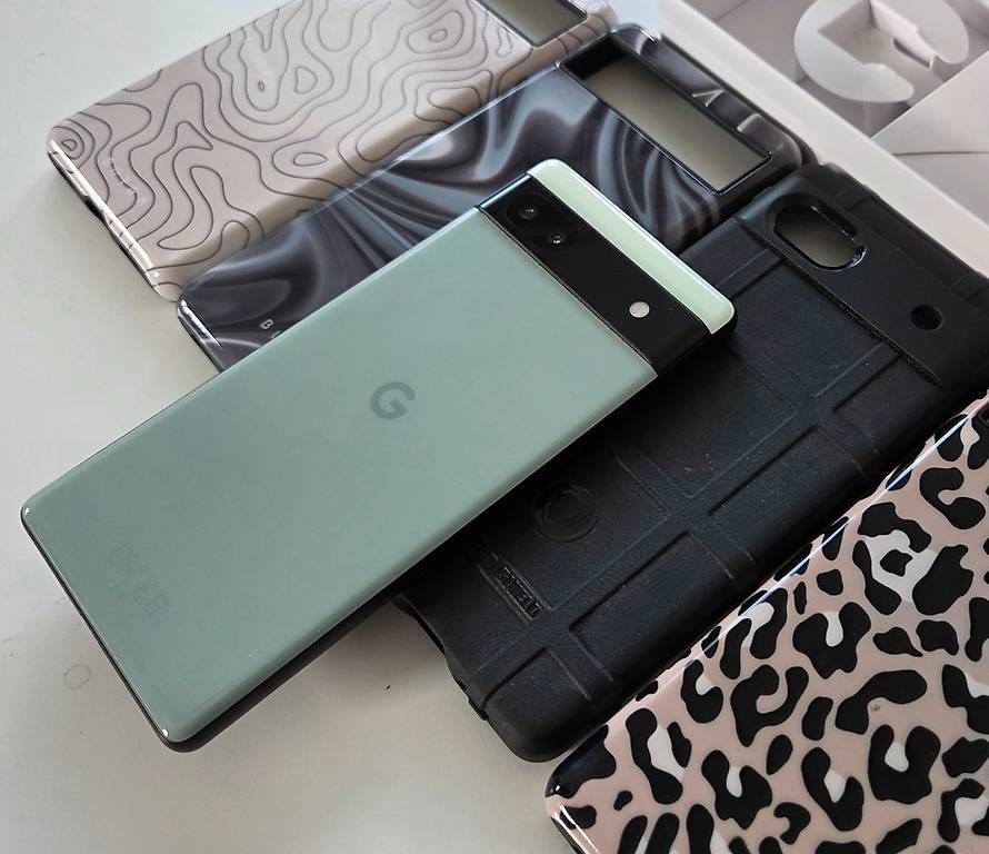 Google Telefoni cellulari / Smartphones: Google Pixel 6A 128GB – Usato da La Chaux-de-Fonds venduto da Tayoo