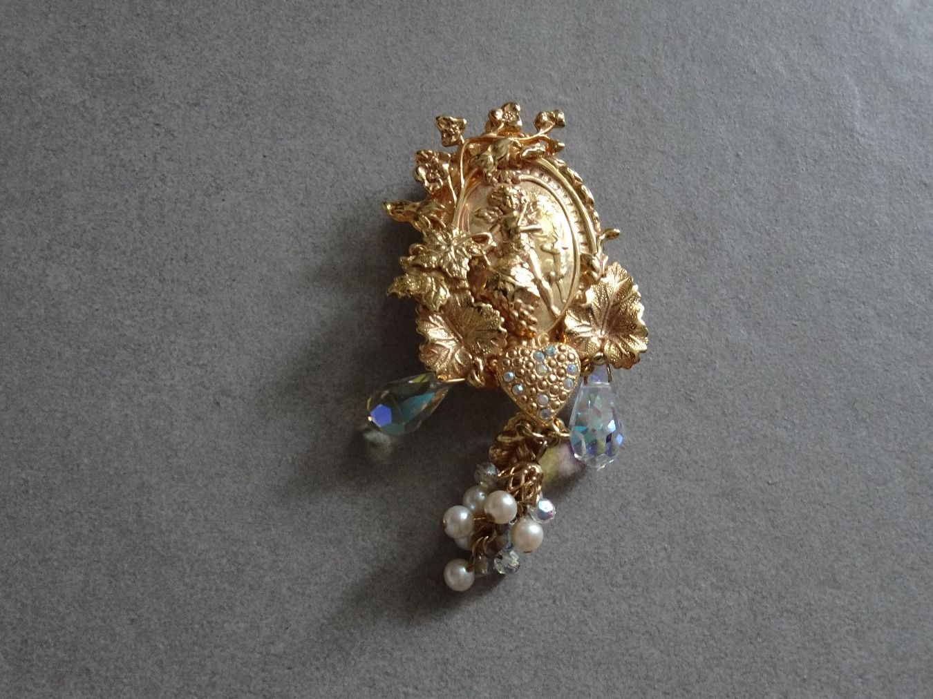 Broches & Aiguilles: Kirks Folly Engel & Schild Brosche – D'occasion à Bern par Maronn