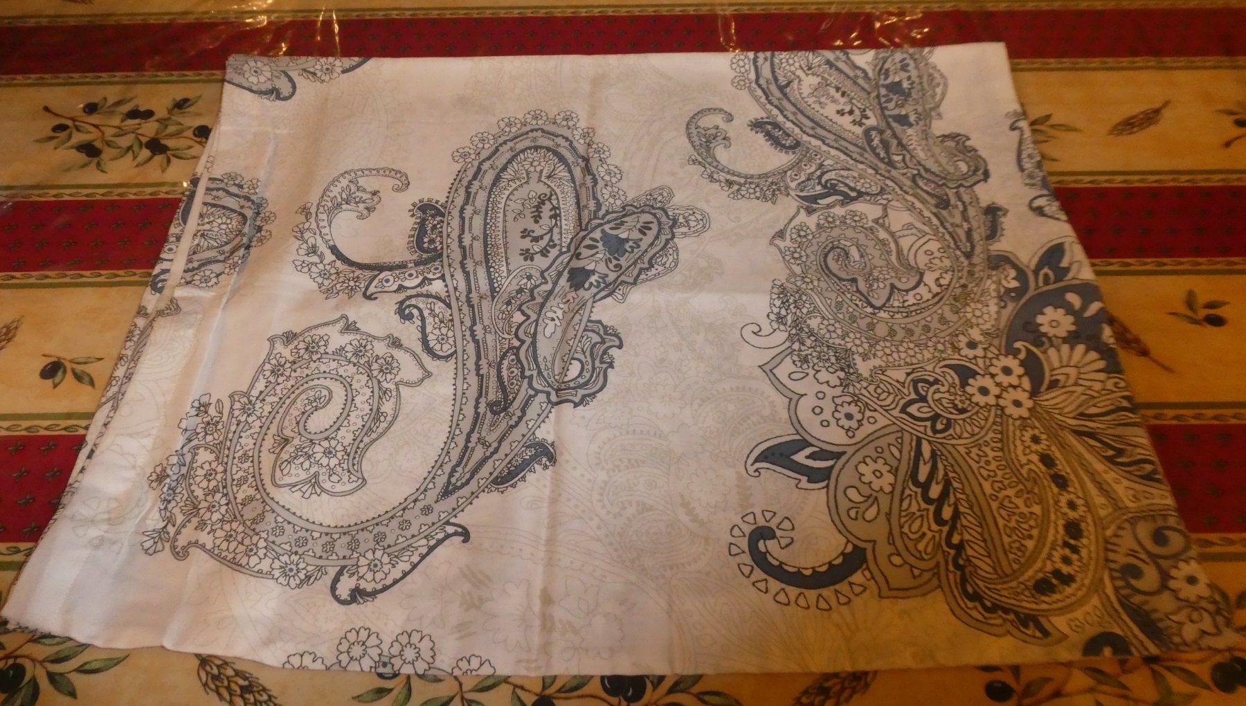 Biancheria da letto: Housse de duvet et coussin décorative - - NEUF! – Nuovo e nell'imballaggio originale da Troistorrents venduto da Marion70 2
