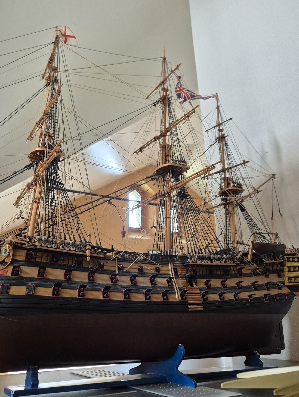 Kit di modellismo & Modellini statici: Modell Segelschiff HMS Victory 100cm – Usato da Widnau venduto da ort_2qxw 2
