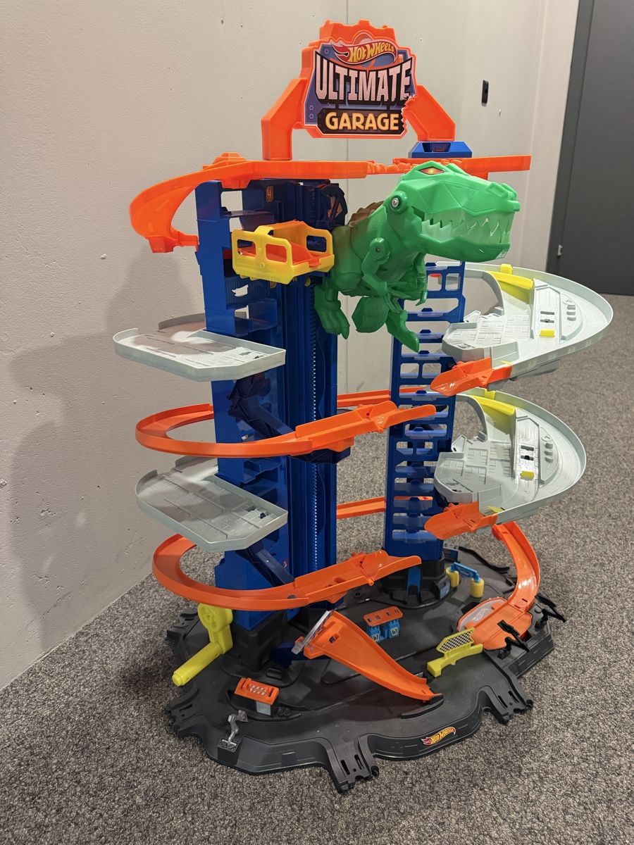 Hot Wheels Piste: Hot Wheels Ultimate Garage mit T-Rex  – Usato da Gommiswald venduto da D.A.K. 2