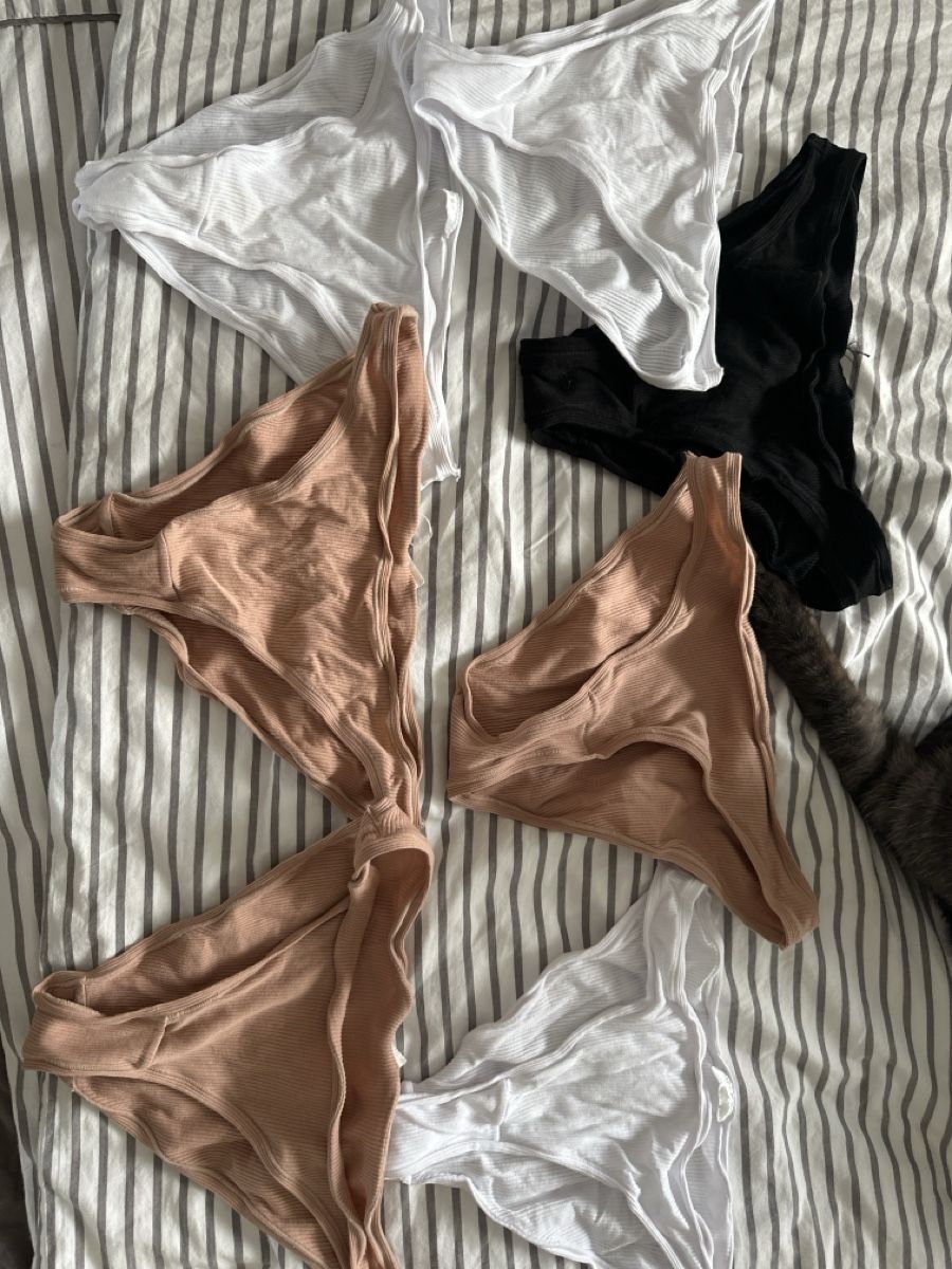Autres dessous: Damen Slips Set, Grösse S, verschiedene Farben, – D'occasion à Zug par a.marryl