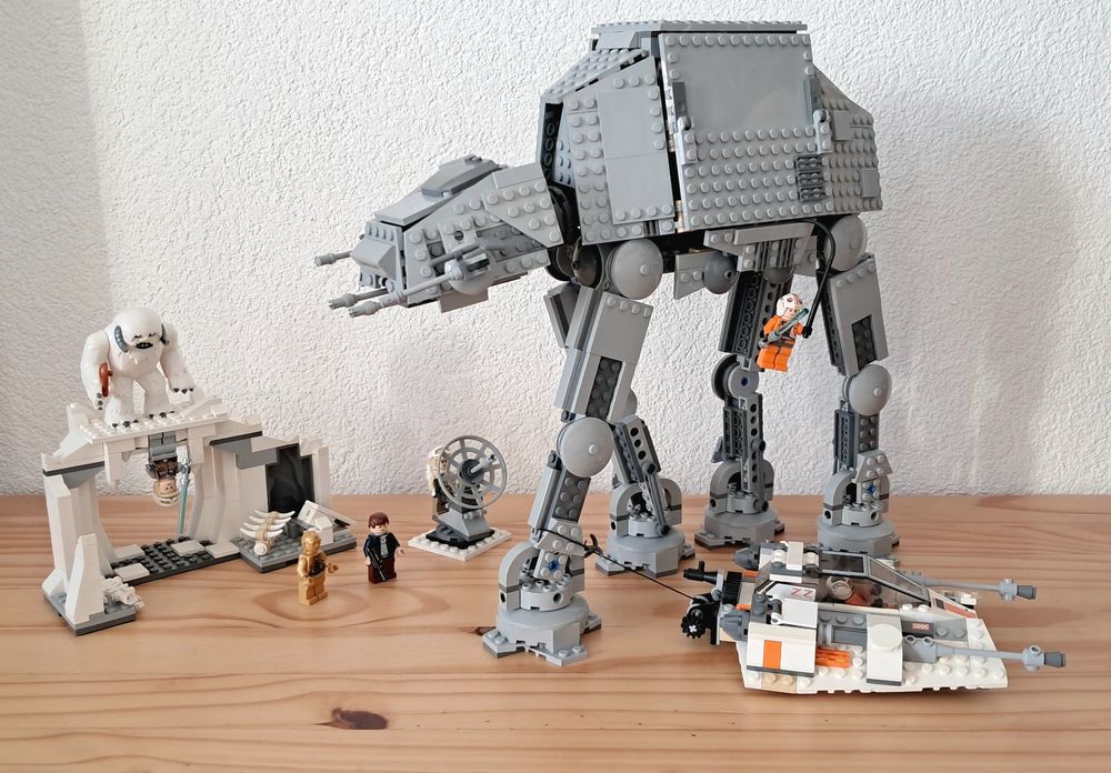 LEGO Star Wars: 8089 - Hoth Wampa Cave & 8129 - AT-AT Walker | Kaufen ...