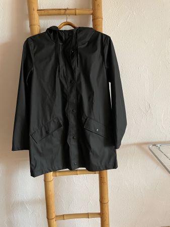 Regenmantel, schwarz, mit Kapuze, neu, Top Zustand