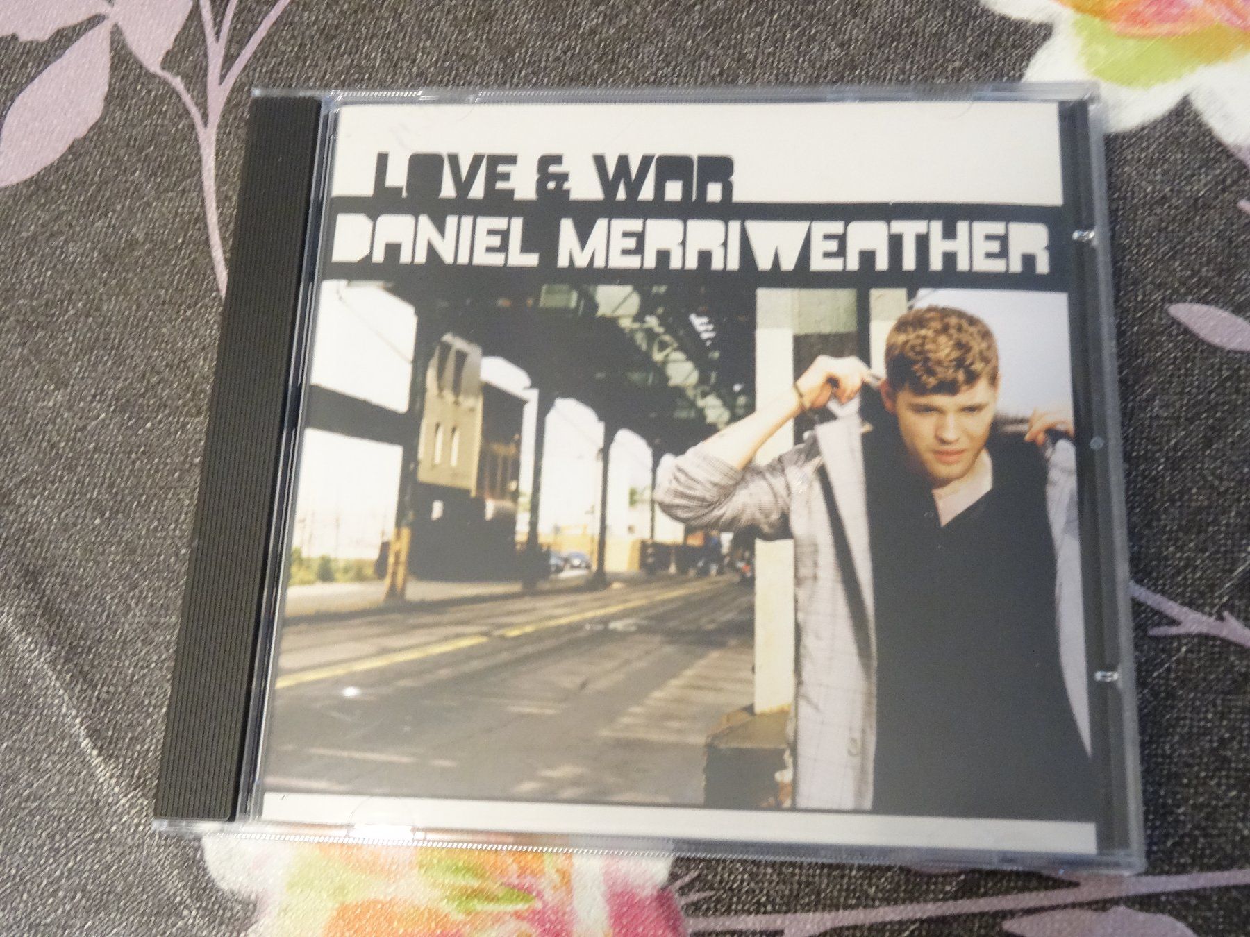 CD: Daniel Merriweather - Love & War CD – Usato da Olten venduto da Disc-Ausverkauf