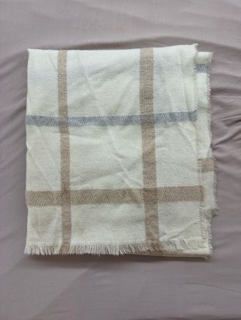 Écharpe à carreaux crème et beige franges