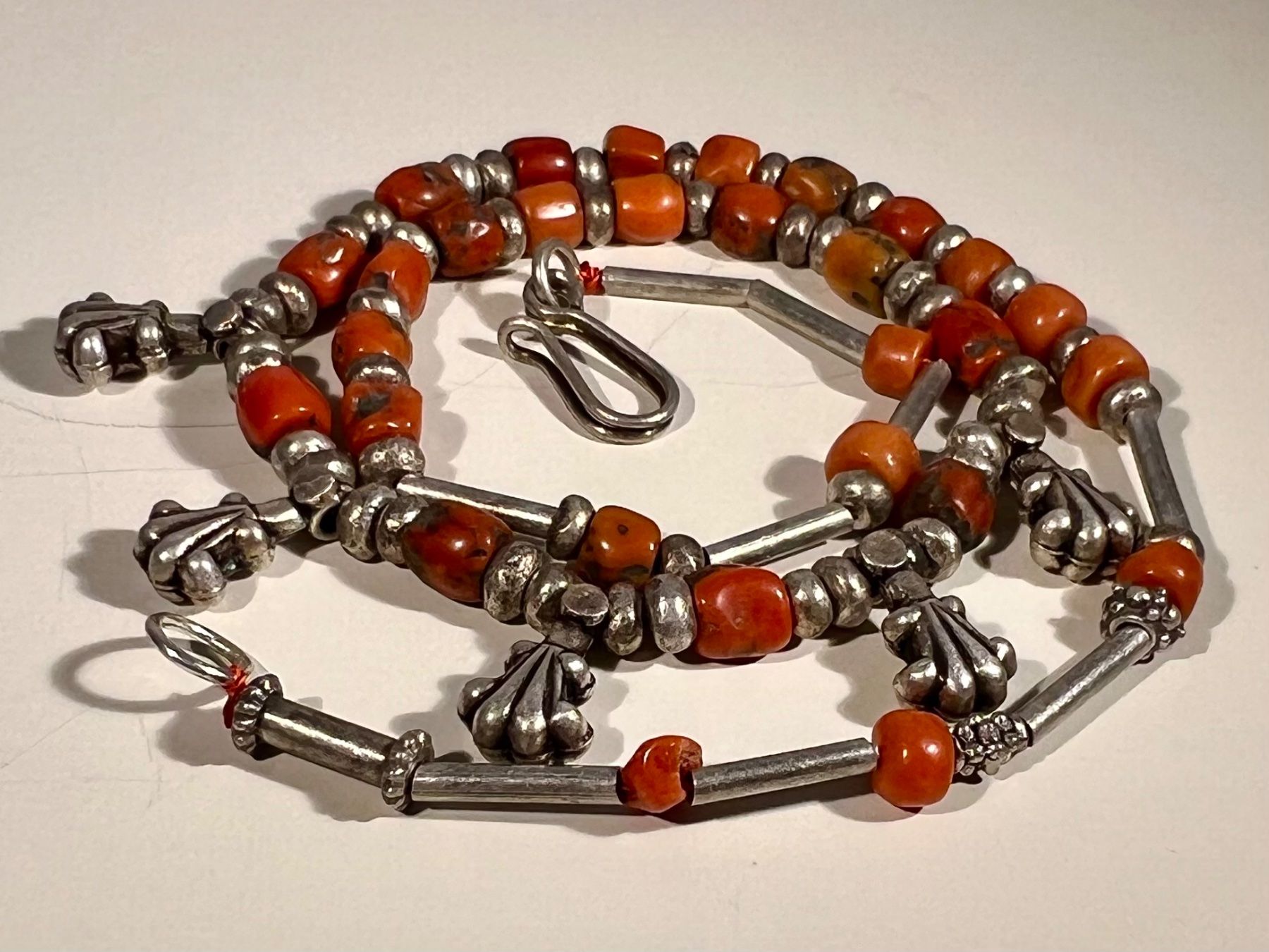 Ketten: Collier ancien, corail véritable et argent, ethnique Inde – Gebraucht aus Genève von DELIRBEADS 1