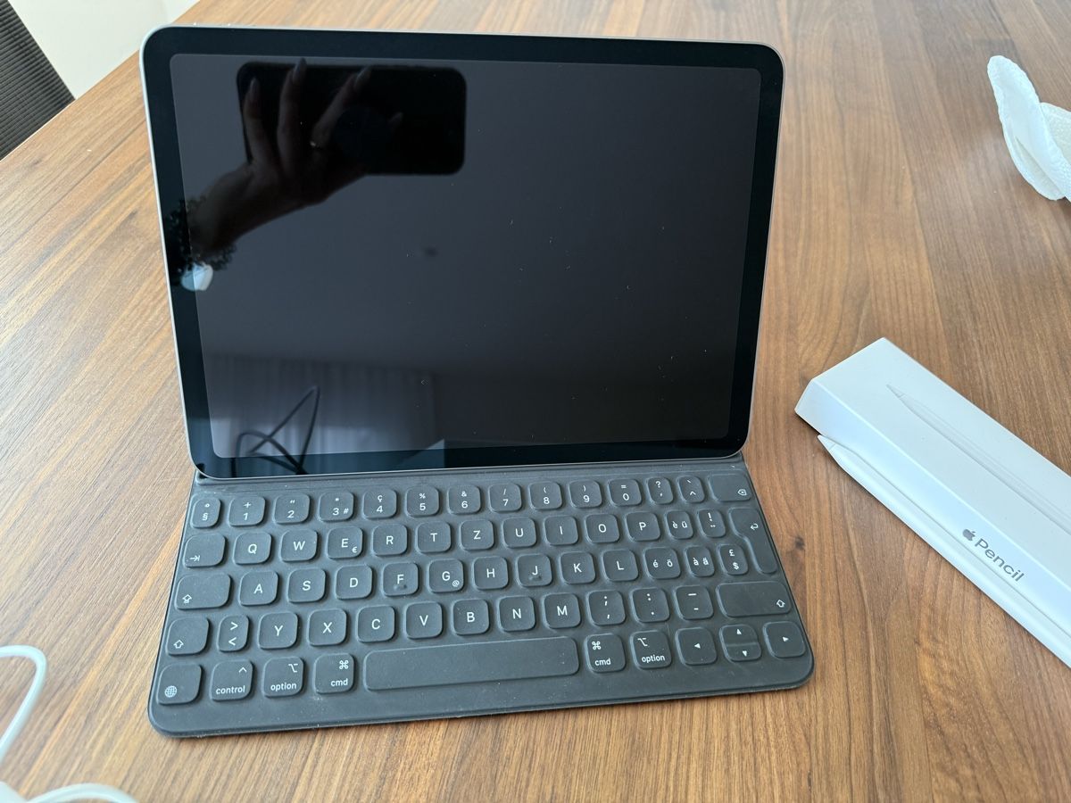 iPad Air 4. Generation, 64GB, WiFi, inkl. Pencil & Keyboard